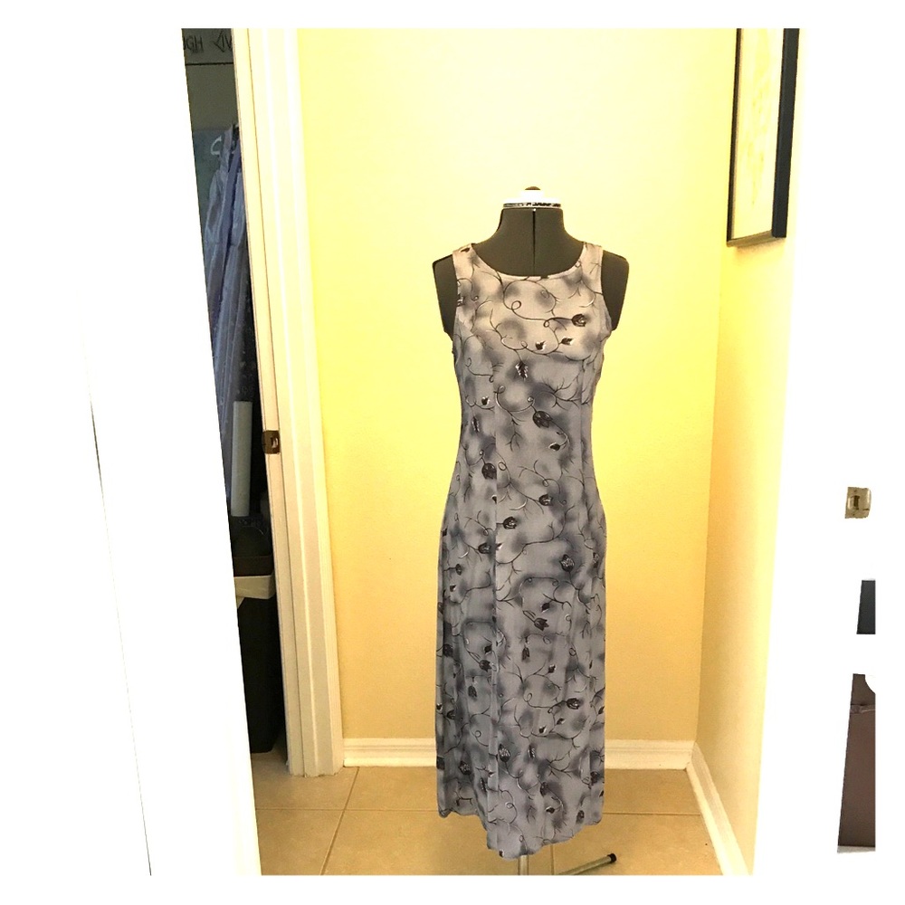 Airy belowtheknee mini dress w/floral vines